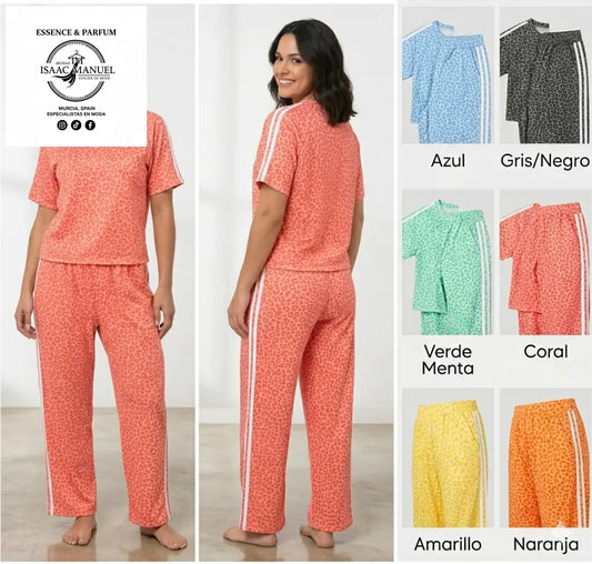 Conjunto de mujer talla única con estampado de leopardo color coral. Camiseta de manga corta y pantalón con franjas deportivas blancas laterales.