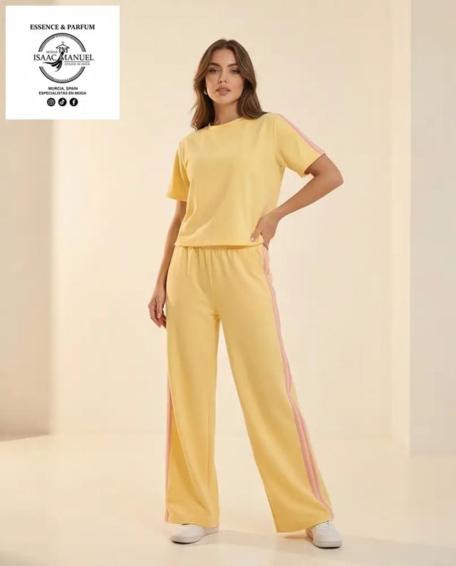 Conjunto deportivo mujer amarillo - camiseta manga corta y pantalón pata ancha con franja rosa