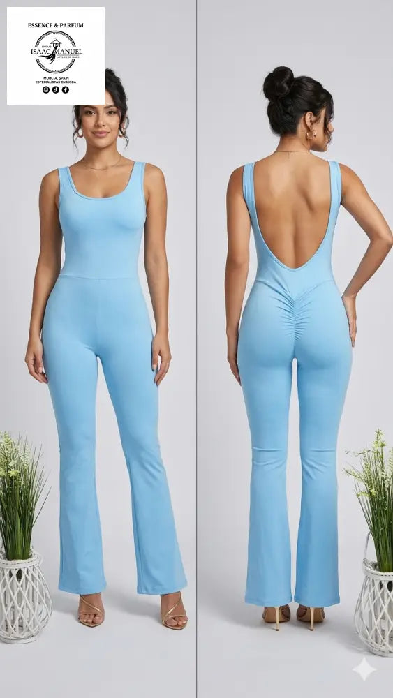 Enterizo azul claro stretch con bota campana y espalda abierta, ideal para look casual o deportivo chic.