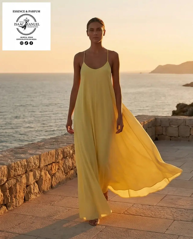 Este vestido maxi de corte evasé combina una silueta minimalista con detalles artesanales que marcan la diferencia.