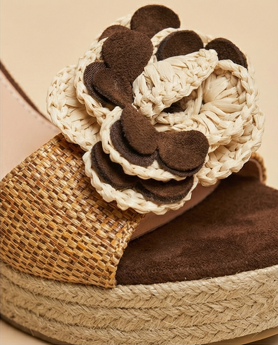 Sandalia Cuña Esparteña con Flor de Rafia y Pulsera Mujer | Estilo Mediterráneo | Camel | Tallas 36-41