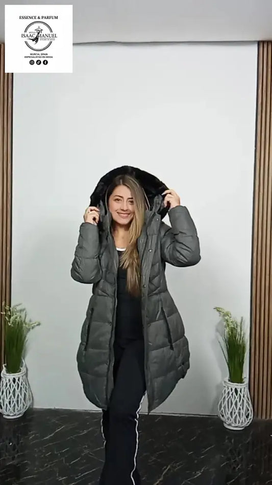 Chaqueta acolchada larga ideal para climas fríos. chaqueta de mujer