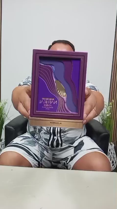 Video del dueño Isaac mostrando el perfume Natural amber